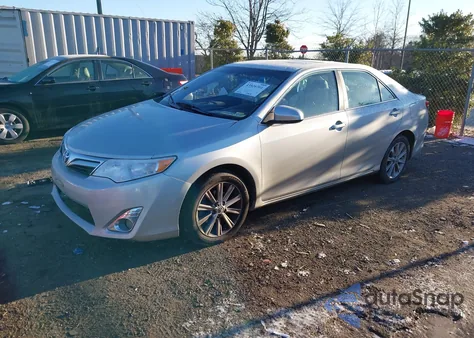 2014 Toyota Camry Xle z USA, uszkodzony, nr VIN 4T4BF1FK1ER412399